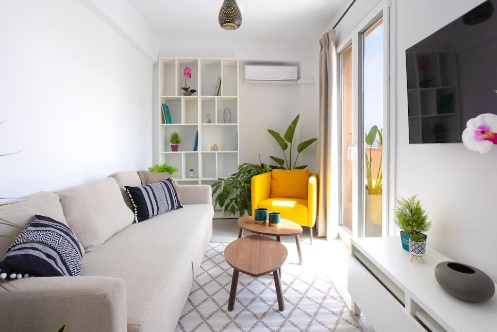 Wow, Design Apartment, Steps From Town Centre
