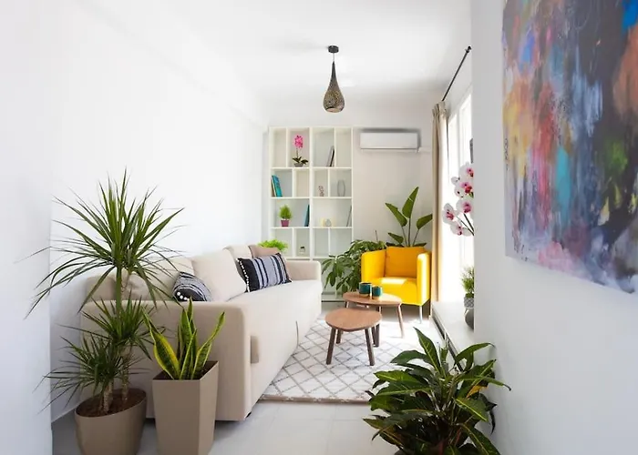 Wow, Design Apartment, Steps From Town Centre