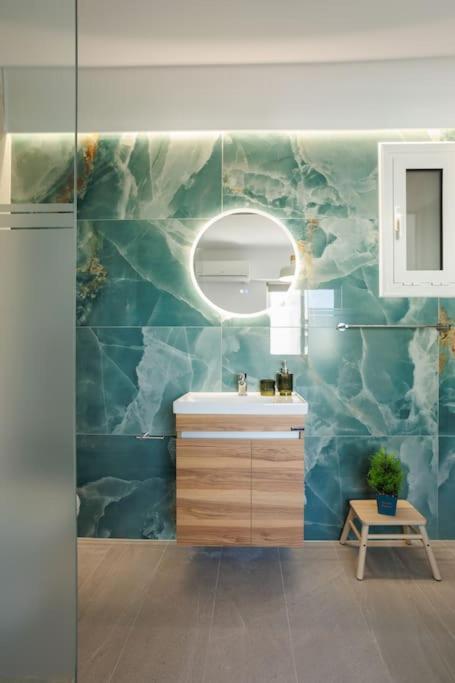 Wow, Design Apartment, Steps From Town Centre