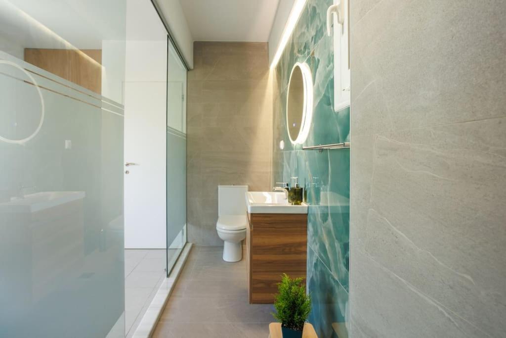 Wow, Design Apartment, Steps From Town Centre *