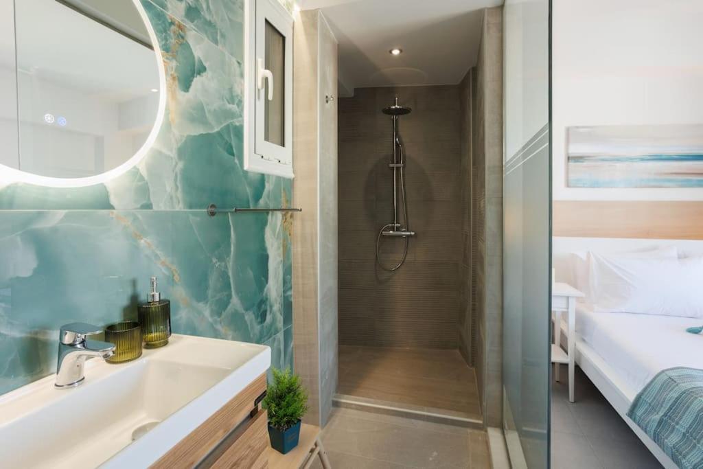Wow, Design Apartment, Steps From Town Centre Heraklion (Crete)