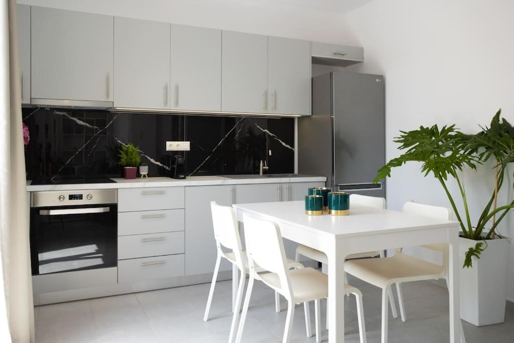 Apartment Wow, Design Apartment, Steps From Town Centre *