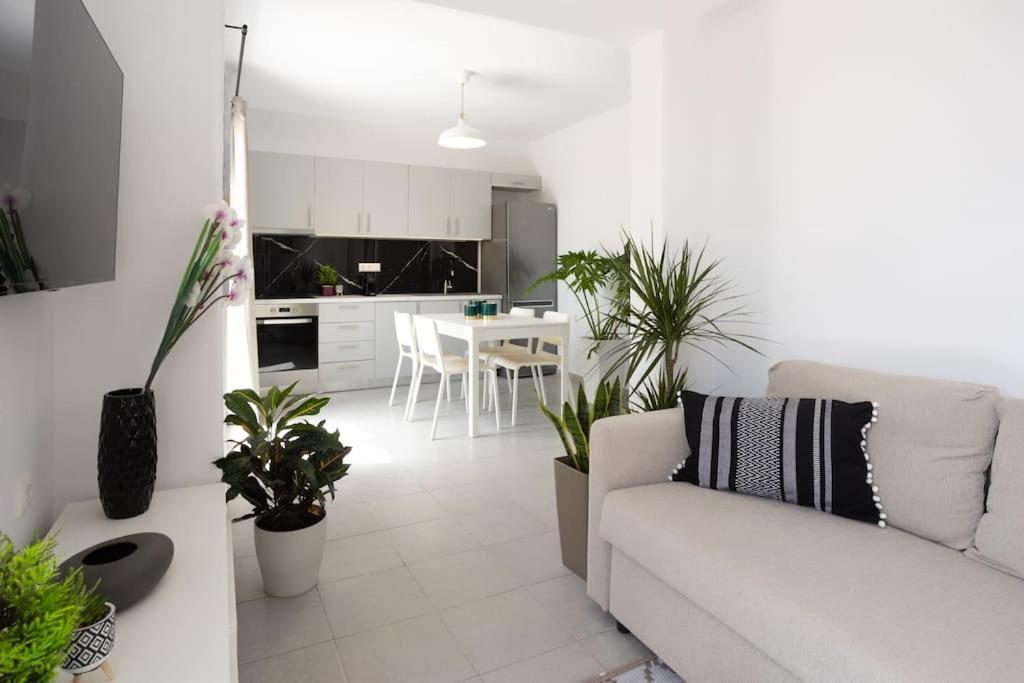 Wow, Design Apartment, Steps From Town Centre *